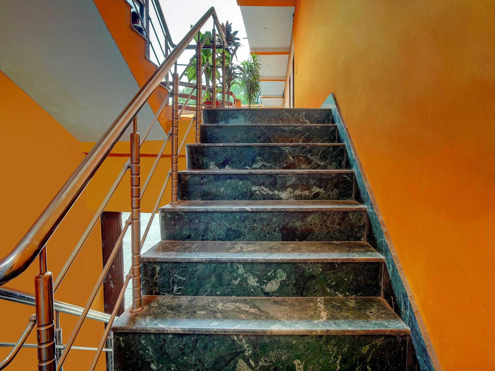 Oyo Flagship 81389 Hotel Siddhi Vinayak Motihari Eksteriør billede